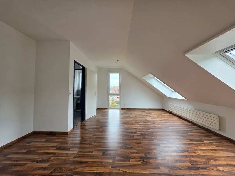 Grosszügige 3.5-Zimmer-Wohnung an zentraler Lage zu vermieten (4)