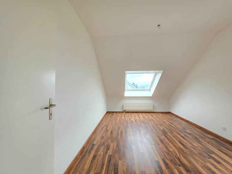 Grosszügige 3.5-Zimmer-Wohnung an zentraler Lage zu vermieten (5)