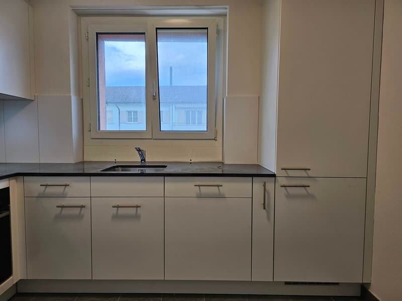 Helle 4-Zimmer-Wohnung mit Balkon und schöner Aussicht in Arbon (3)