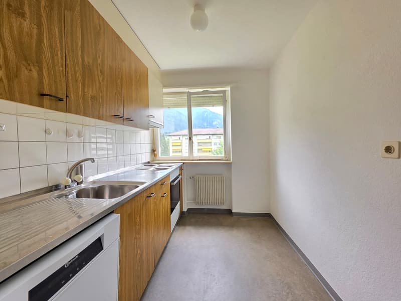 Charmante 4-Zimmer-Wohnung mit Balkon und Bergblick in Thusis (3)