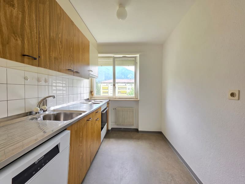 Charmante 4-Zimmer-Wohnung mit Balkon und Bergblick in Thusis (4)