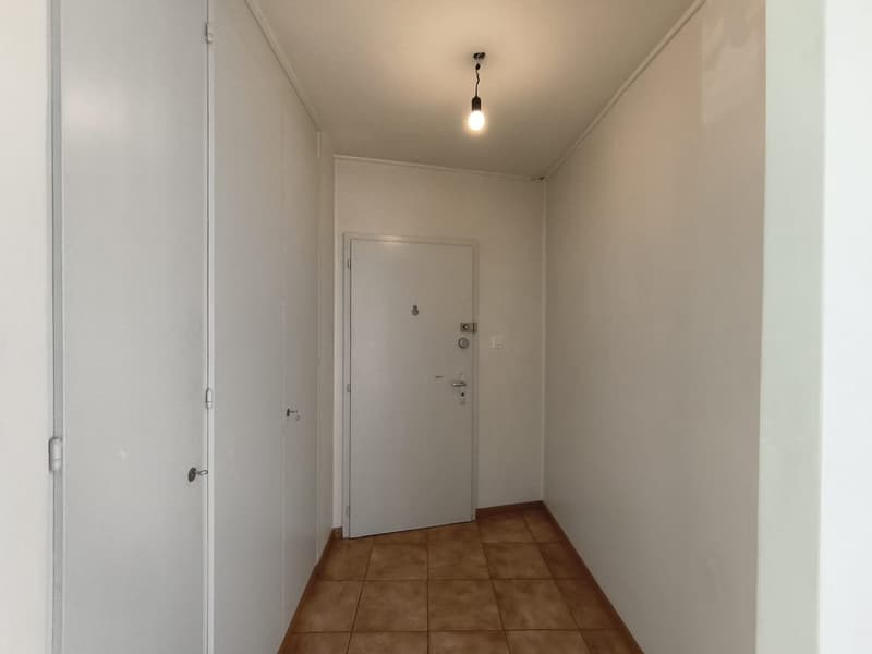 Appartement entièrement repeint lumineux de 3 pièces avec vue, au 4ème étage à Le Locle (10)