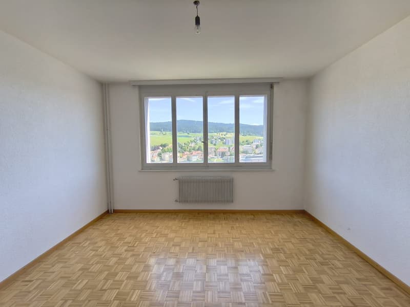 Appartement entièrement repeint lumineux de 3 pièces avec vue, au 4ème étage à Le Locle (15)