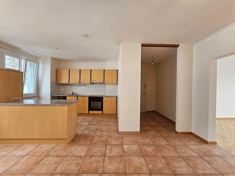 Appartement entièrement repeint lumineux de 3 pièces avec vue, au 4ème étage à Le Locle (4)