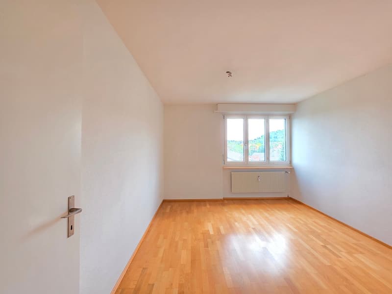 Charmante 4.5-Zimmer-Wohnung in Büren an der Aare mit Balkon und Aussicht! (14)