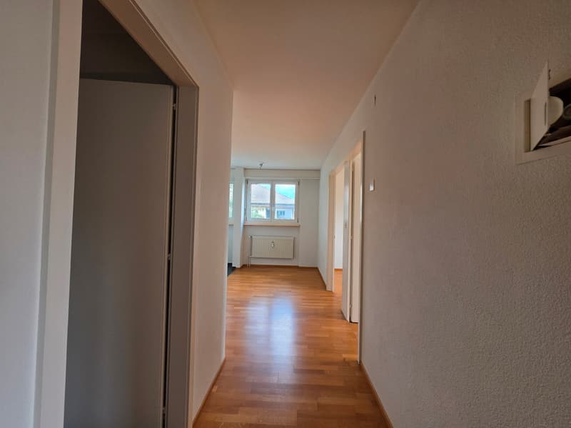 Charmante 4.5-Zimmer-Wohnung in Büren an der Aare mit Balkon und Aussicht! (15)