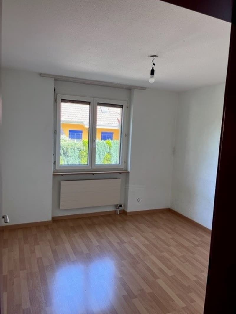 Helle 4.5-Zimmer-Wohnung im Erdgeschoss mit Balkonsitzplatz! (11)