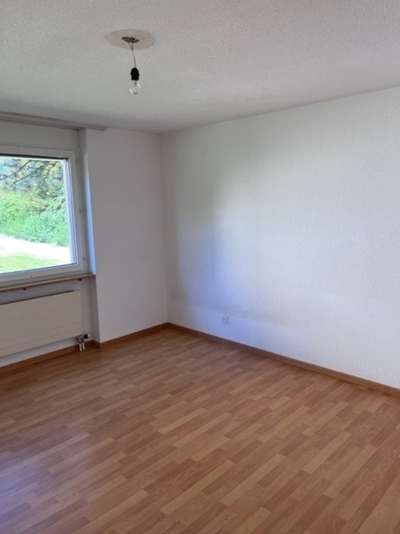 Helle 4.5-Zimmer-Wohnung im Erdgeschoss mit Balkonsitzplatz! (13)