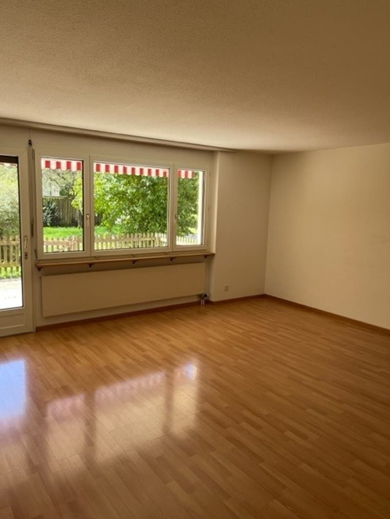 Helle 4.5-Zimmer-Wohnung im Erdgeschoss mit Balkonsitzplatz! (6)
