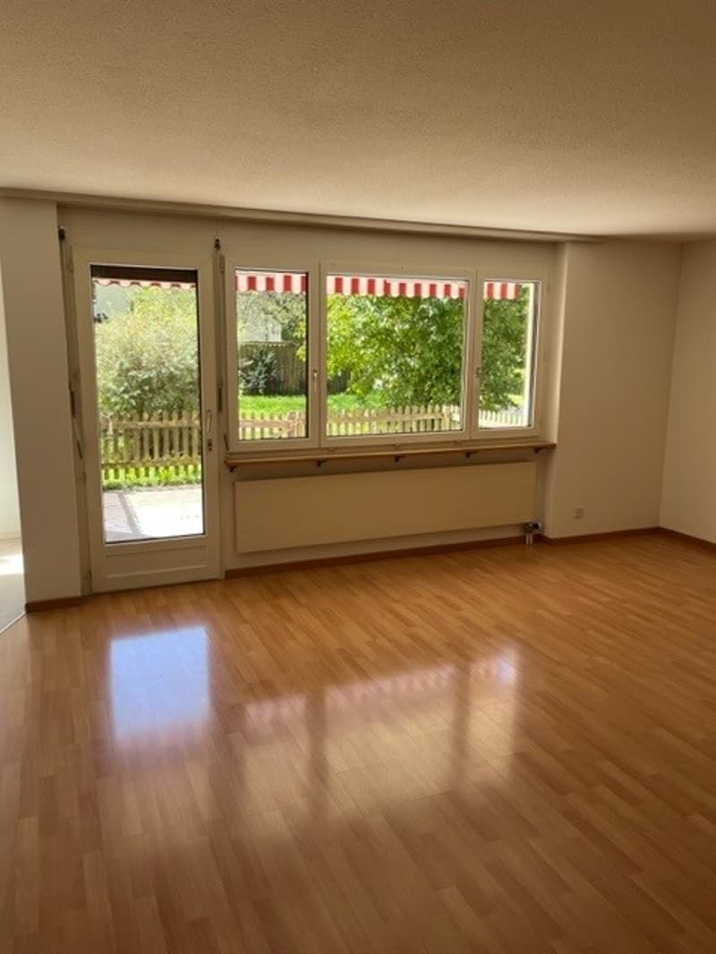 Helle 4.5-Zimmer-Wohnung im Erdgeschoss mit Balkonsitzplatz! (7)