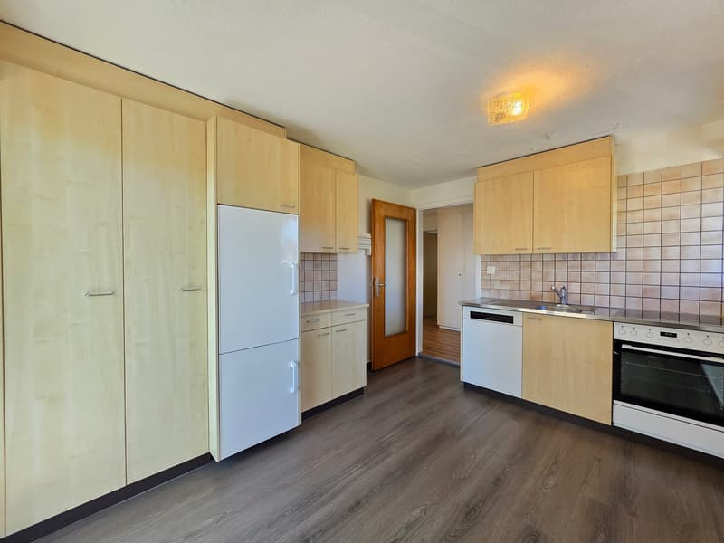 Helle 4.5-Zimmer-Wohnung mit Balkon sofort verfügbar! (3)
