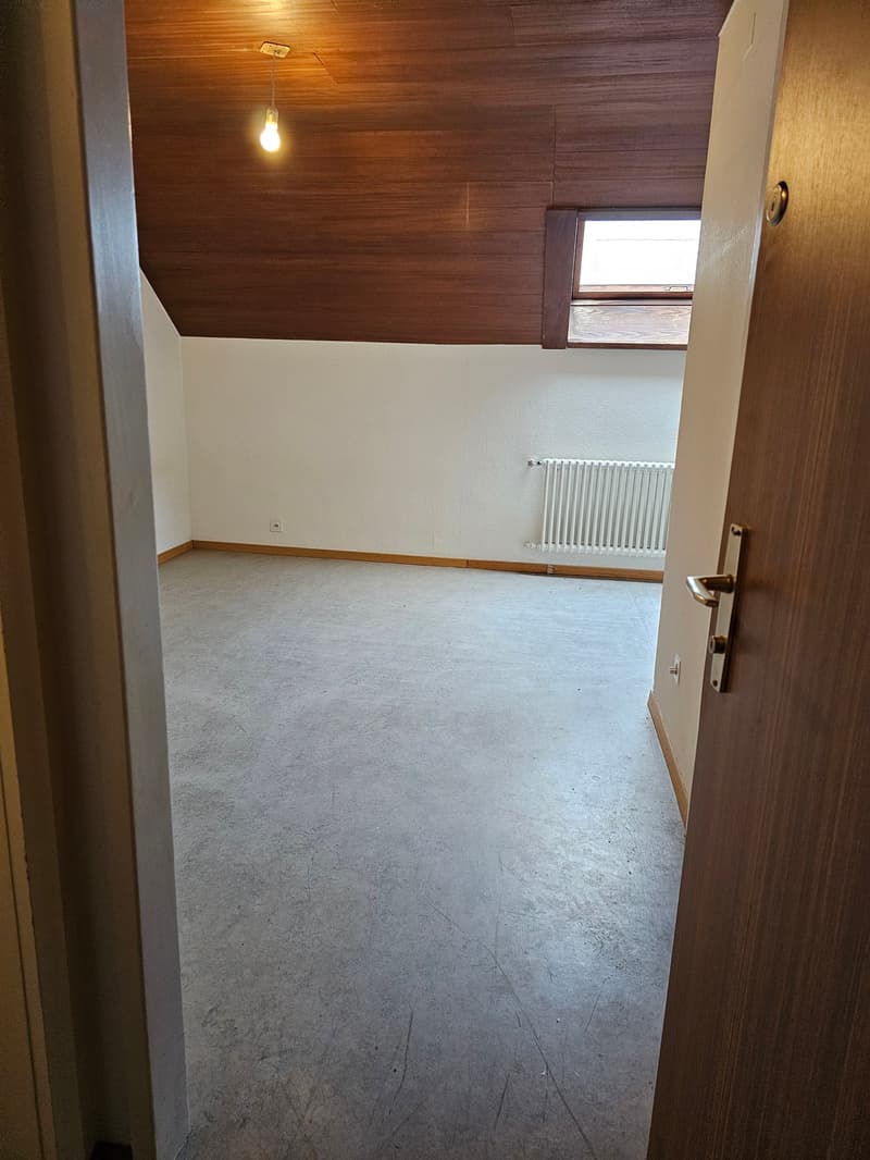 À LOUER  Charmant studio dans un emplacement idéal (13)