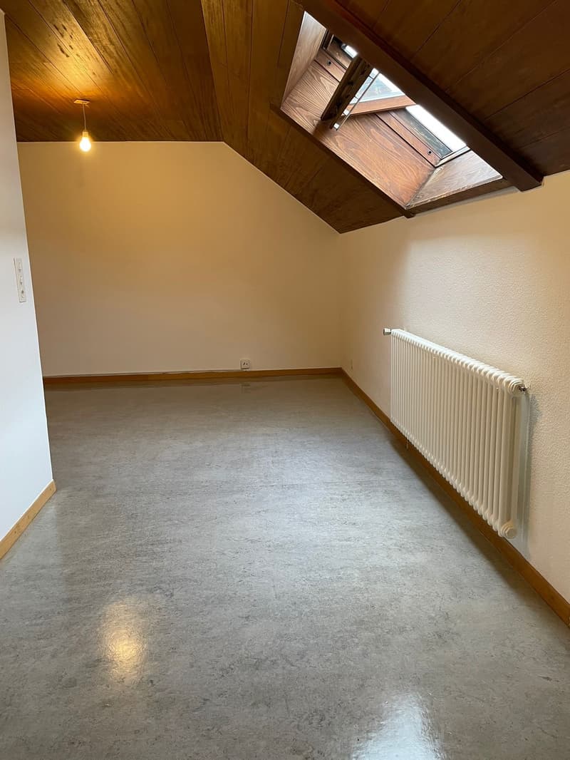 À LOUER  Charmant studio dans un emplacement idéal (7)