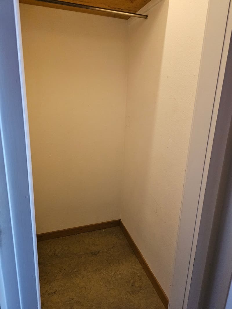 À LOUER  Charmant studio dans un emplacement idéal (14)
