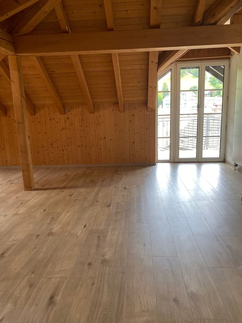 Helle 4.5-Zimmer-Wohnung mit Balkon und schöner Aussicht! (10)
