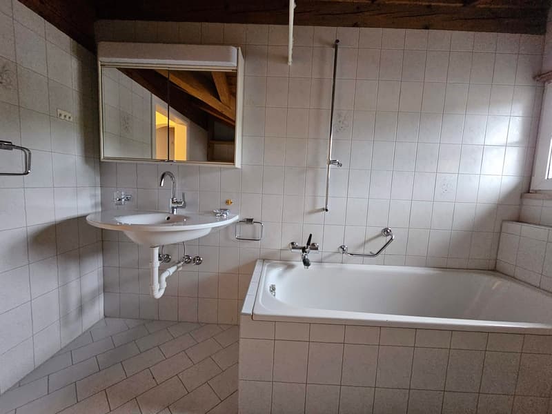 Helle 4.5-Zimmer-Wohnung mit Balkon und schöner Aussicht! (5)