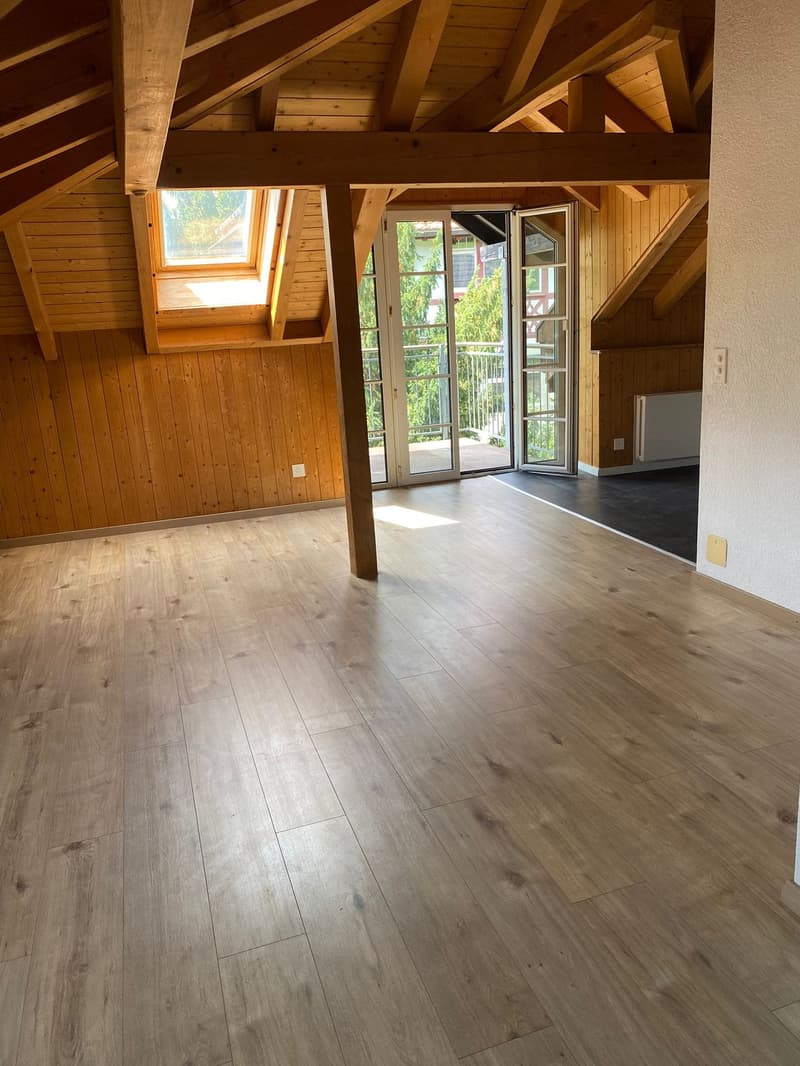 Helle 4.5-Zimmer-Wohnung mit Balkon und schöner Aussicht! (9)