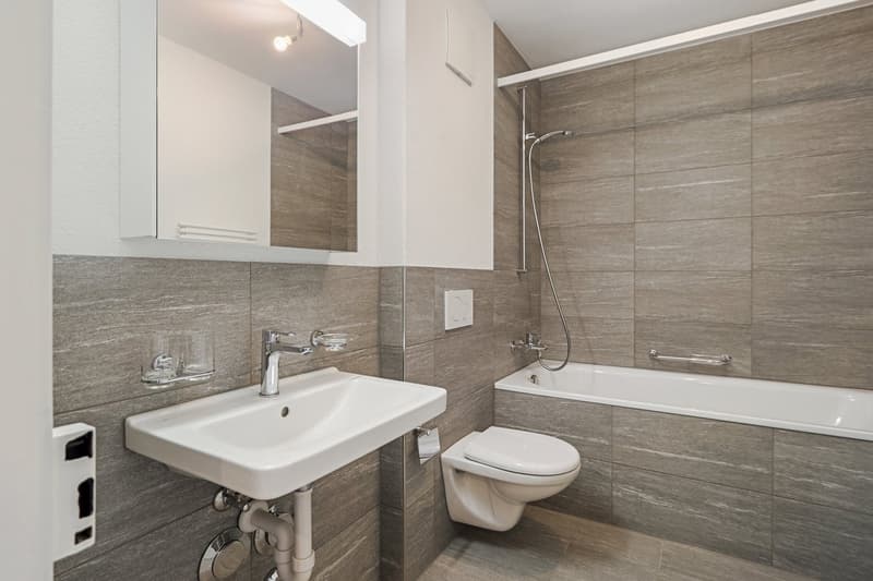 Diese charmante, helle 2-Zimmer-Wohnung mit Balkon ist perfekt für Singles oder Paare! (3)