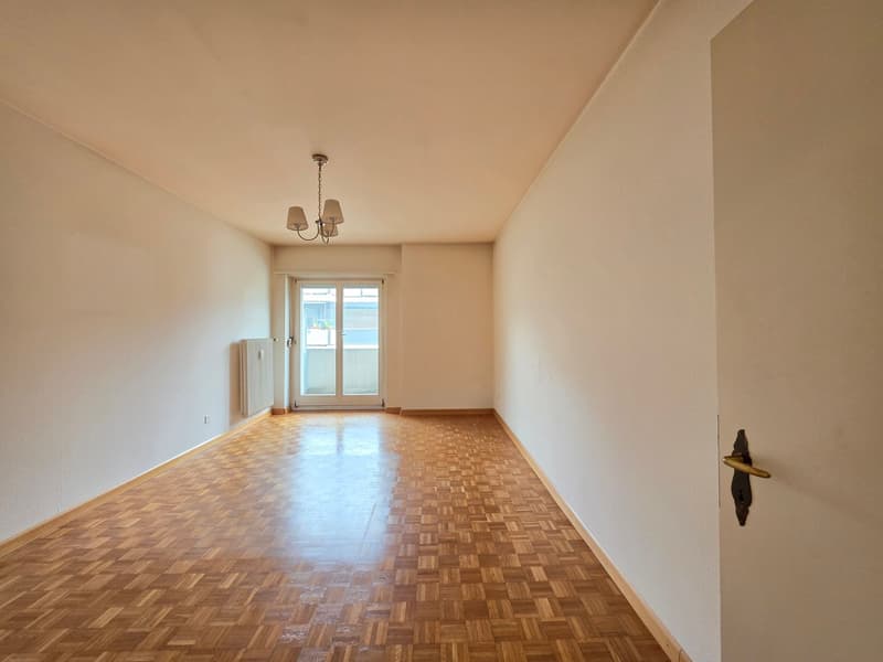 Grosszügige, helle 2-Zimmer-Wohnung, an zentrale Wohnlage (10)
