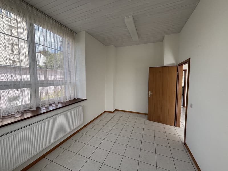À LOUER – Local commercial / bureaux avec excellente situation à Tramelan (13)