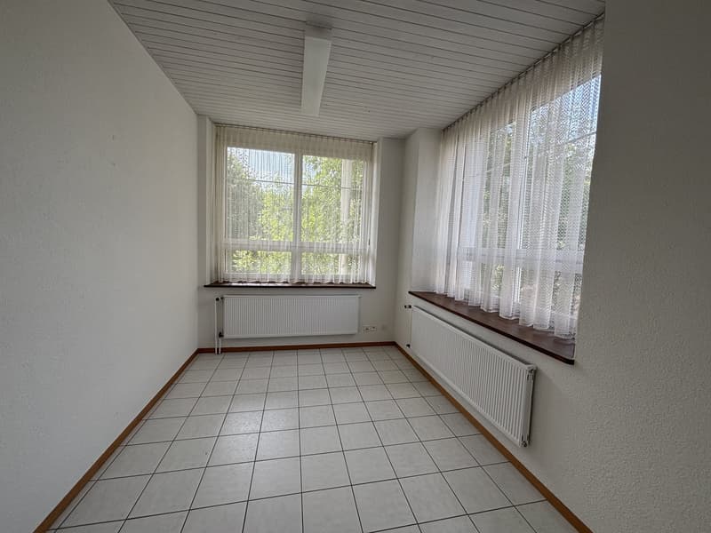 À LOUER – Local commercial / bureaux avec excellente situation à Tramelan (12)