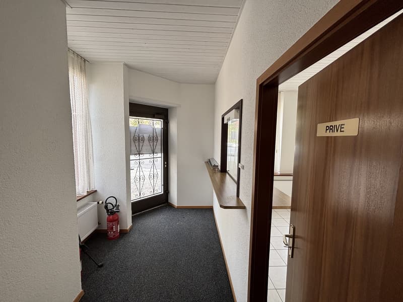 À LOUER – Local commercial / bureaux avec excellente situation à Tramelan (2)