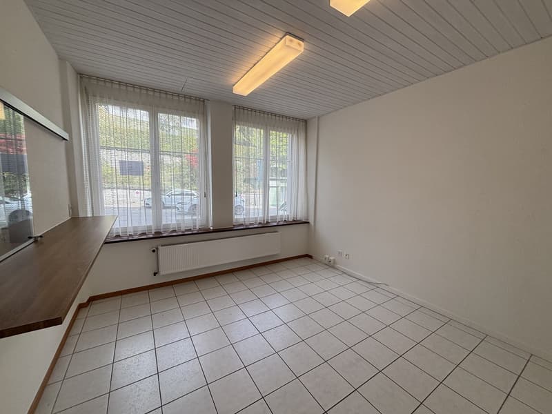 À LOUER – Local commercial / bureaux avec excellente situation à Tramelan (6)