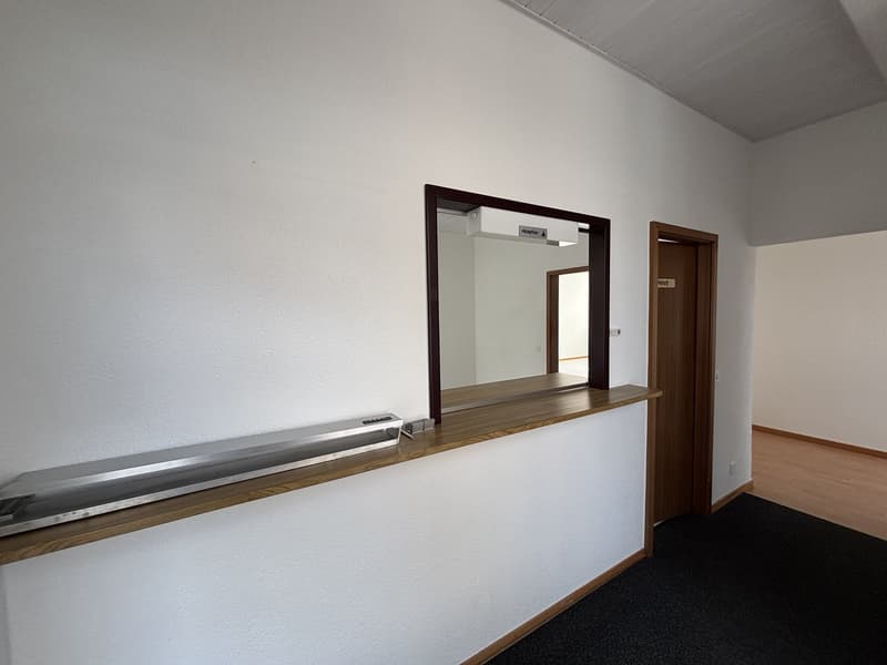 À LOUER – Local commercial / bureaux avec excellente situation à Tramelan (4)