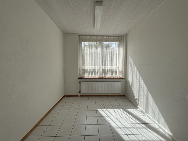 À LOUER – Local commercial / bureaux avec excellente situation à Tramelan (16)