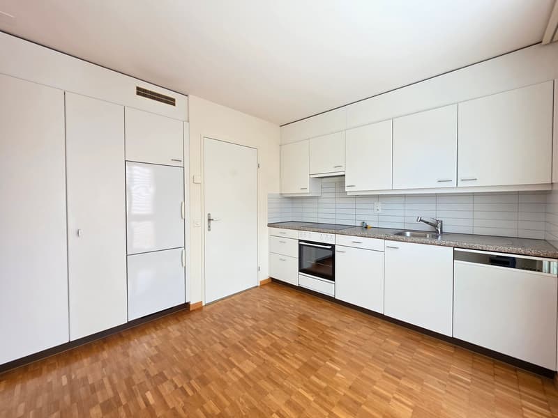 Gut gepflegte 4.5 Zimmerwohnung mit Balkon und schöner Aussicht! (3)