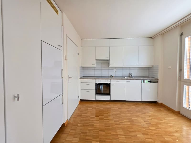 Gut gepflegte 4.5 Zimmerwohnung mit Balkon und schöner Aussicht! (2)