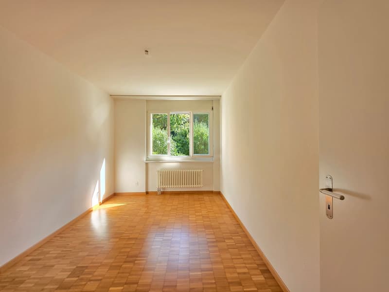 Gut gepflegte 4.5 Zimmerwohnung mit Balkon und schöner Aussicht! (12)
