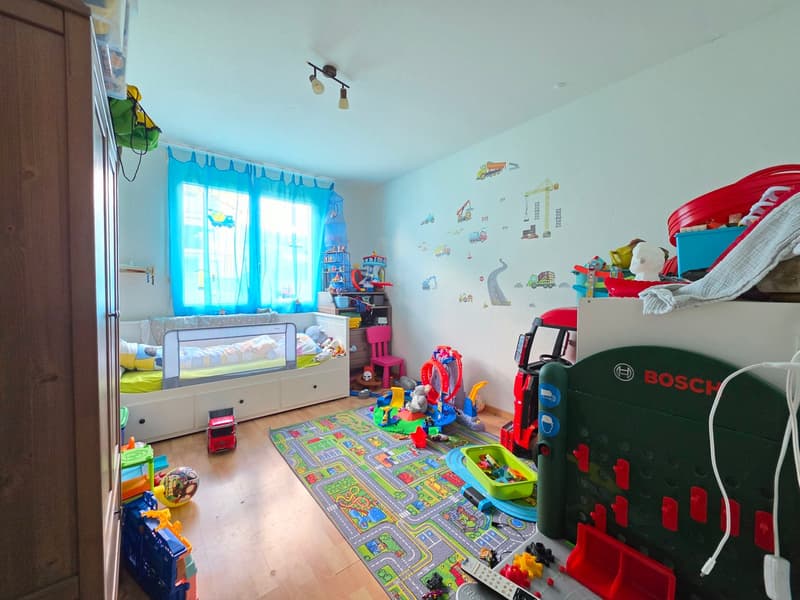 Grosszügige 4.5-Zimmer-Wohnung an zentraler Lage zu vermieten (6)