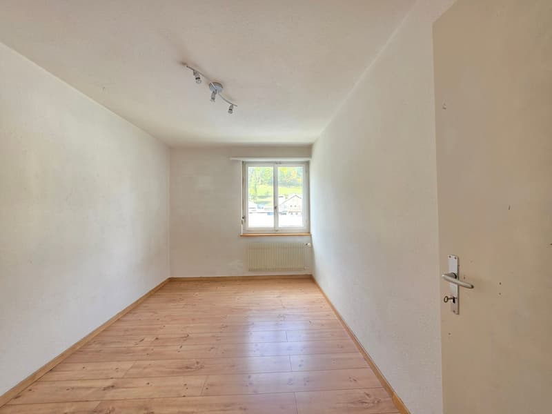 Helle 3.5-Zimmer-Wohnung mit Balkon und Aussicht in Thusis (10)