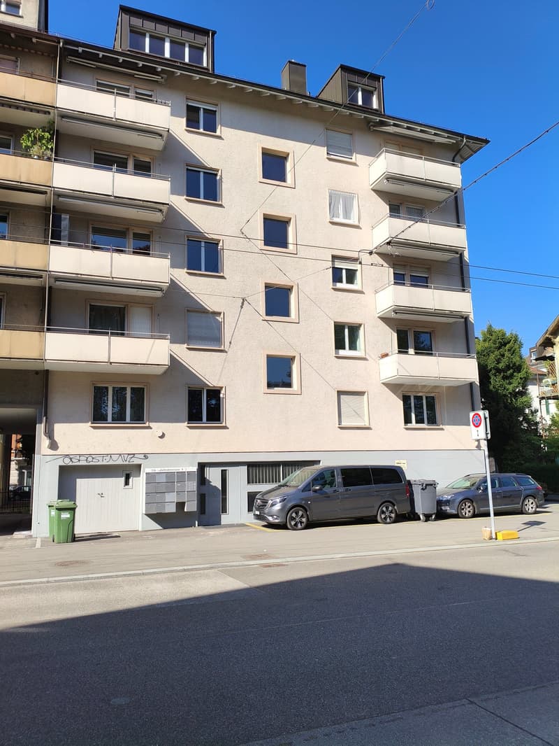 Befristete Charmante 3.5-Zimmer-Wohnung mit Balkon (1)