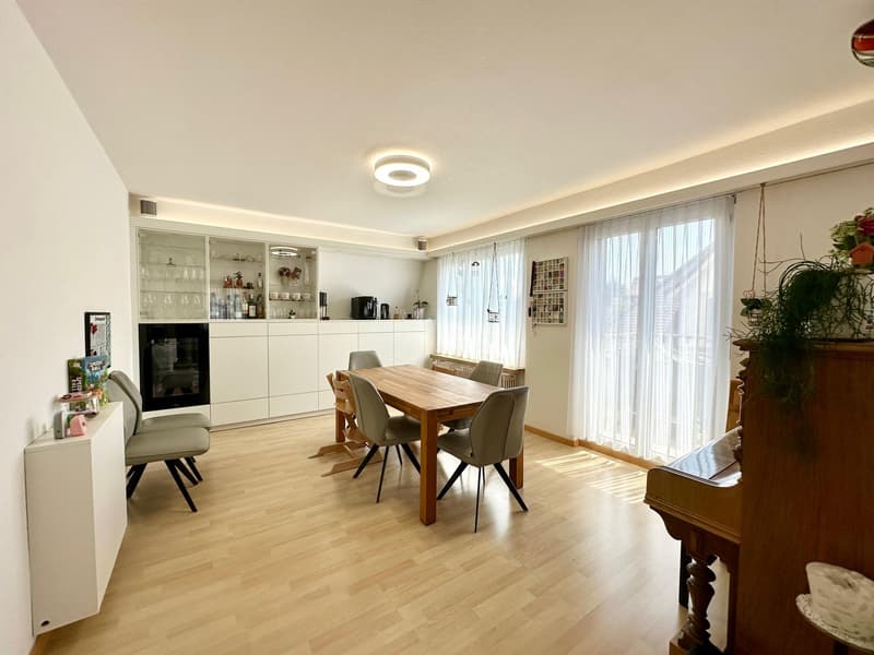 Charmante 4-Zimmer-Altbauwohnung mit Balkon in Zürich-Oerlikon (3)