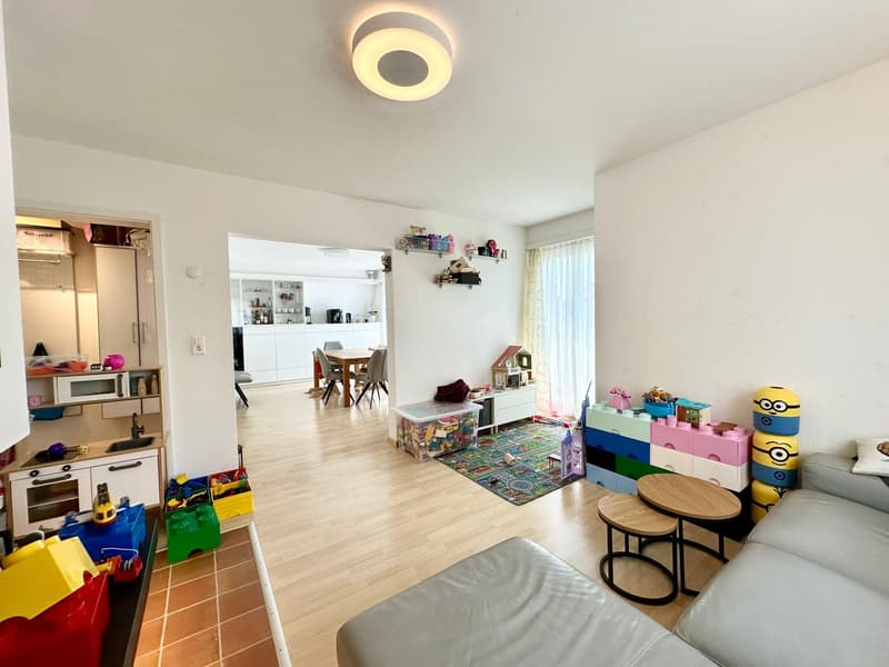 Stilvolle 4-Zimmer-Altbauwohnung mit Balkon in Zürich-Oerlikon (6)