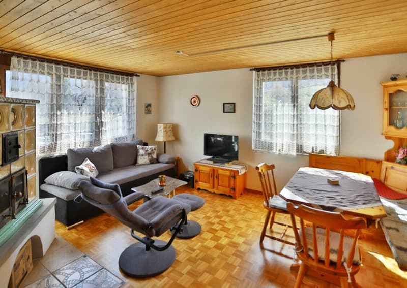 Wohnzimmer mit Kachelofen