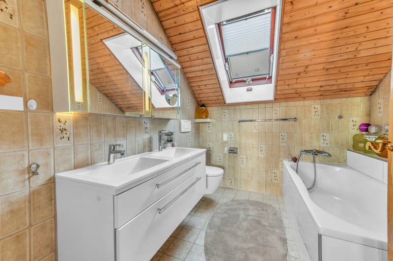 Badezimmer mit Badewanne