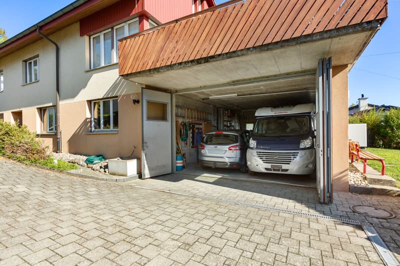 Extra hohe Garage