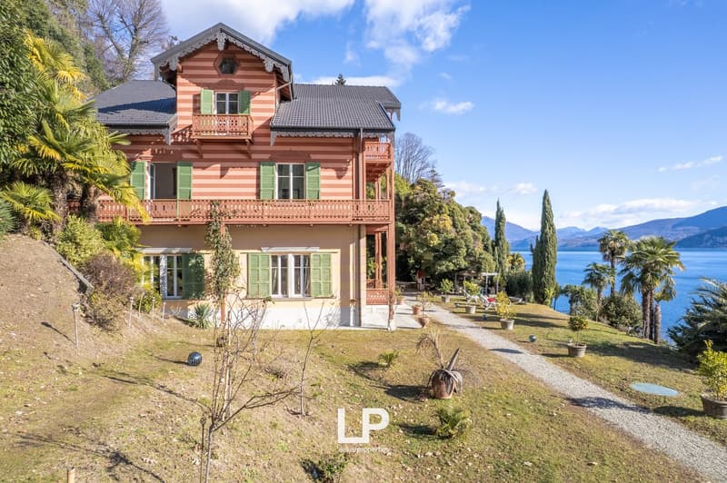 detached house, waterfront, terrace, lake view, green shutters, red-brown striped walls