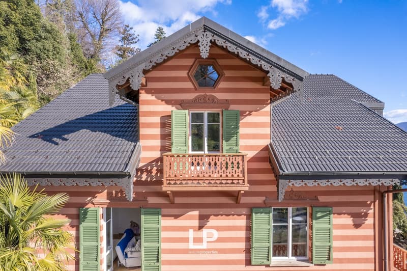 red and white stripes, green shutters, terrace, gray roof, hexagonal window, wooden balcony