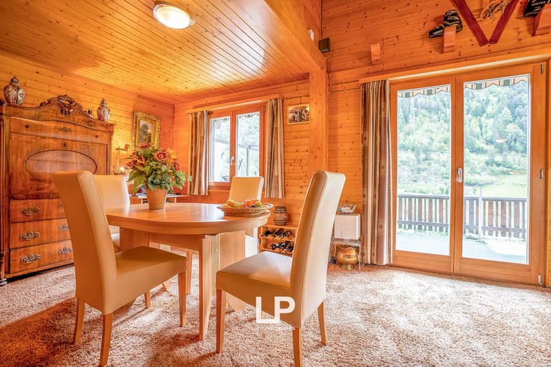 Il chalet Castanea è un chalet di 5 camere nel cuore della natura verde di Mörel-Filet. (9)