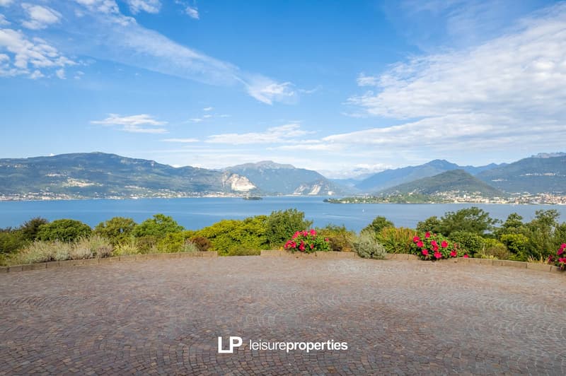 Villa avec vue panoramique à 180° sur le lac Majeur à Laveno (6)