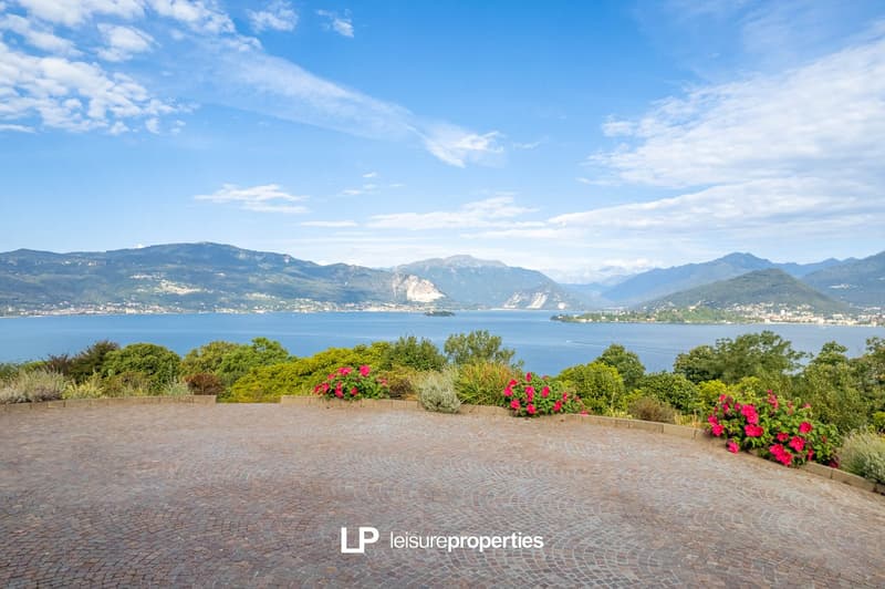 Villa avec vue panoramique à 180° sur le lac Majeur à Laveno (5)