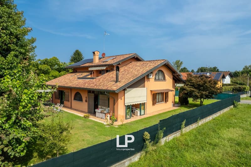 2 story house, tiled roof, solar panels, garden, patio, fenced yard