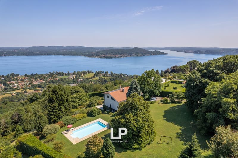 House in countryside, swimming pool, lake view