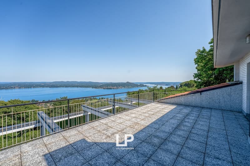 Balcony with view of sea and mountains