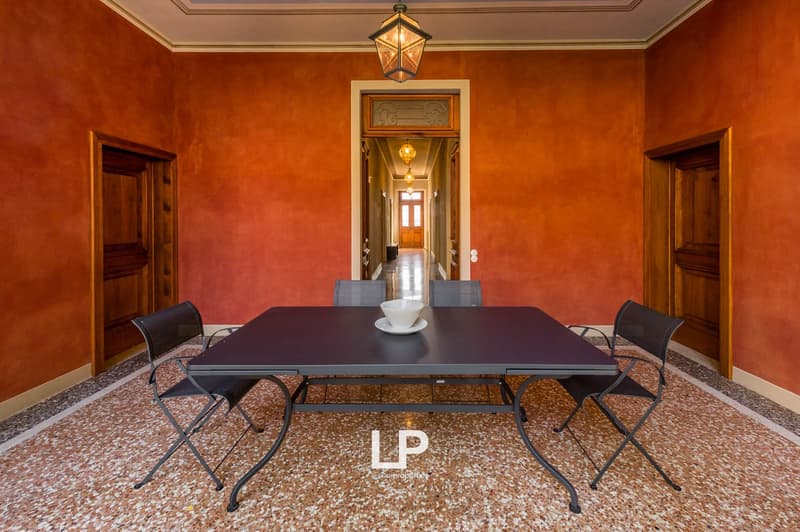 Dining area, table, chairs, red walls, chandelier
