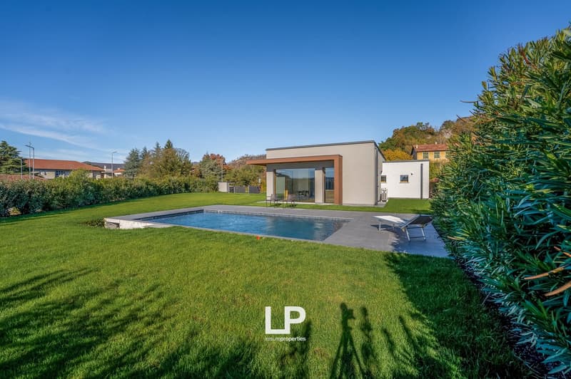modern house, swimming pool, glass walls, patio, surrounded by a well-kept garden